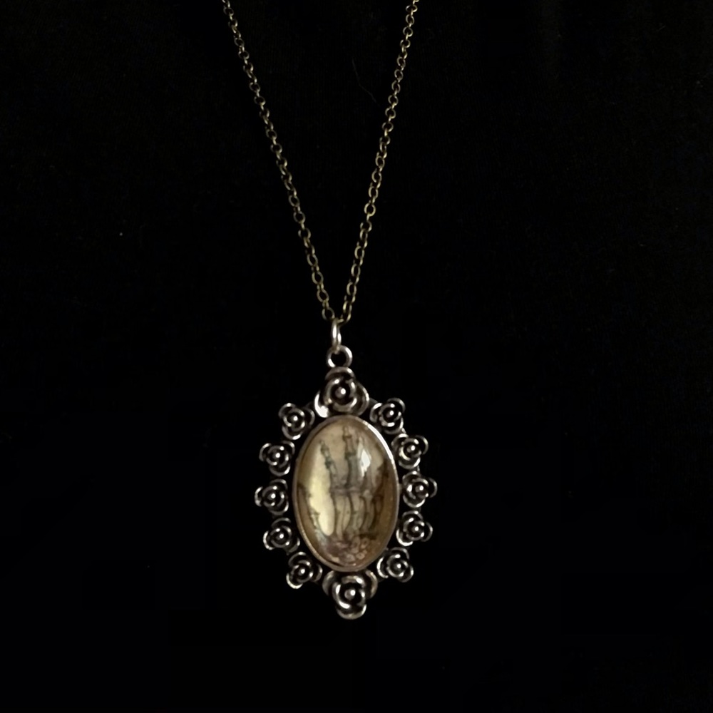 Skeleton Hand Necklace - Picture 3 of 4